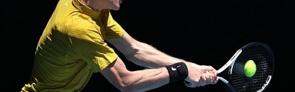 蜘蛛直播官方网站-墨尔本高温下拒绝冷门！辛纳3-1逆转艰难取胜，豪夺澳网17连胜